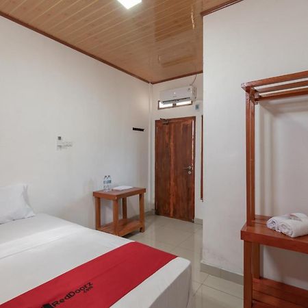 Reddoorz Syariah Near Jakabaring Sport City Palimbão Exterior foto